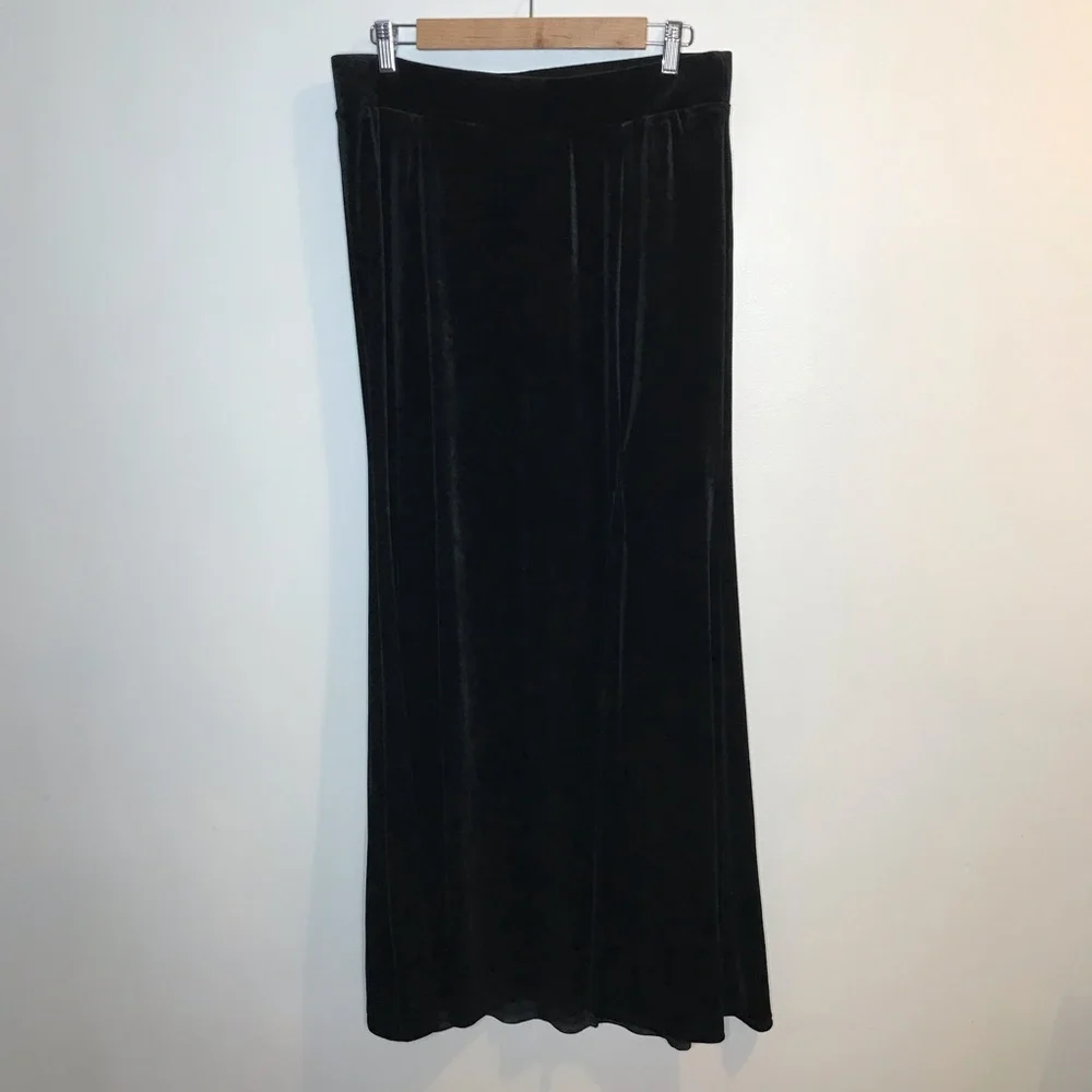 NEW Torrid Black Velvet Front Slit Maxi Skirt Stretch 00 / Medium Large - Picture 2 of 7